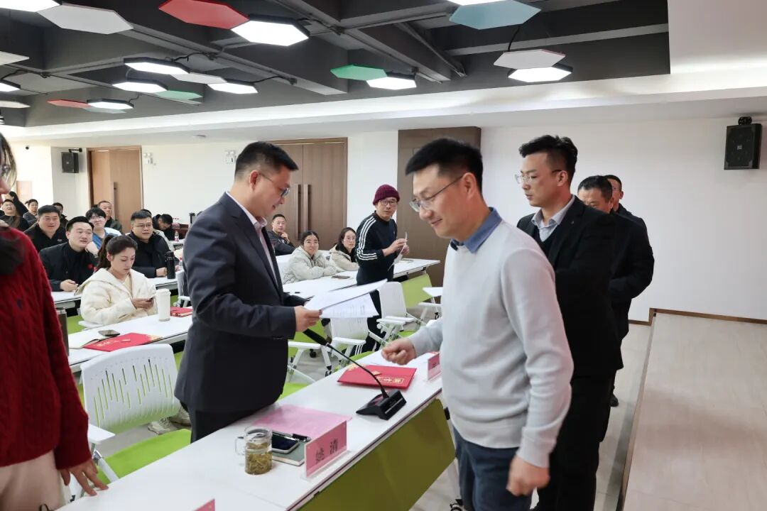 金鞍策马 共赴新程|鸿灌环境召开2025年度年终总结暨表彰大会(图20)